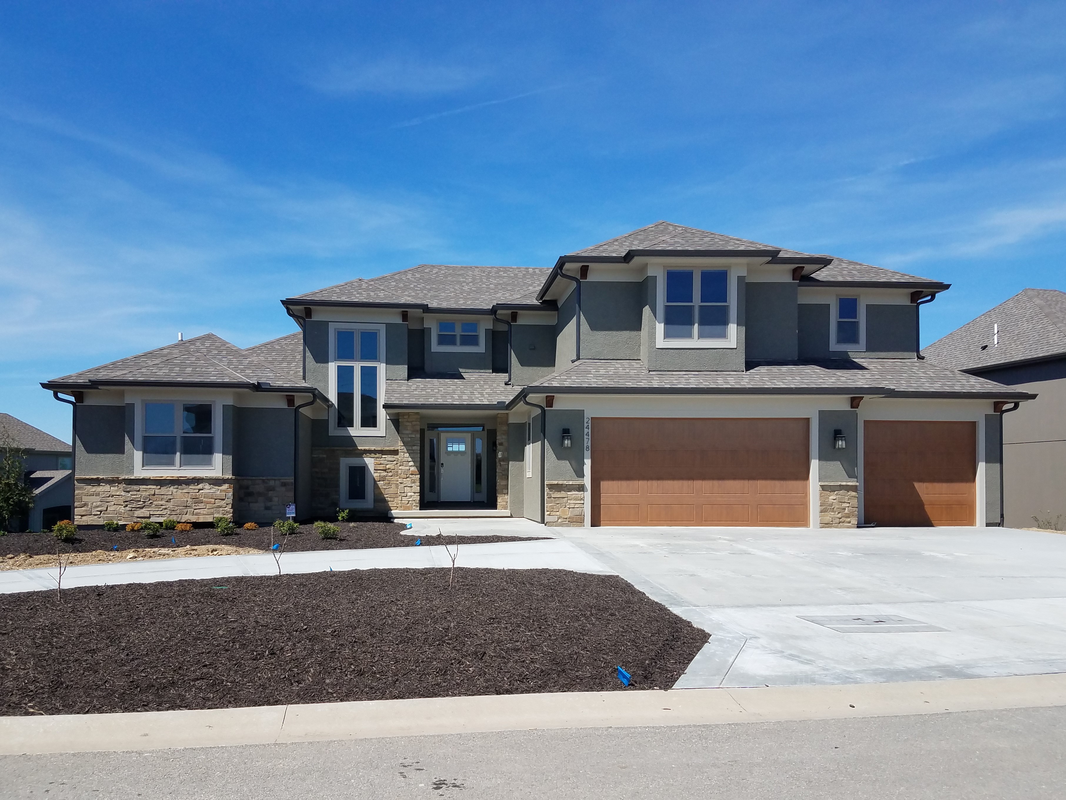 Complete exterior house painting project in Gardner, Kansas